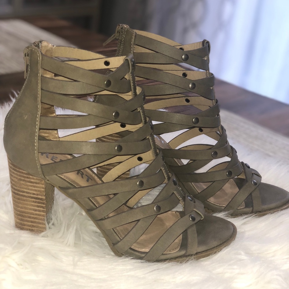 New Report tan heels